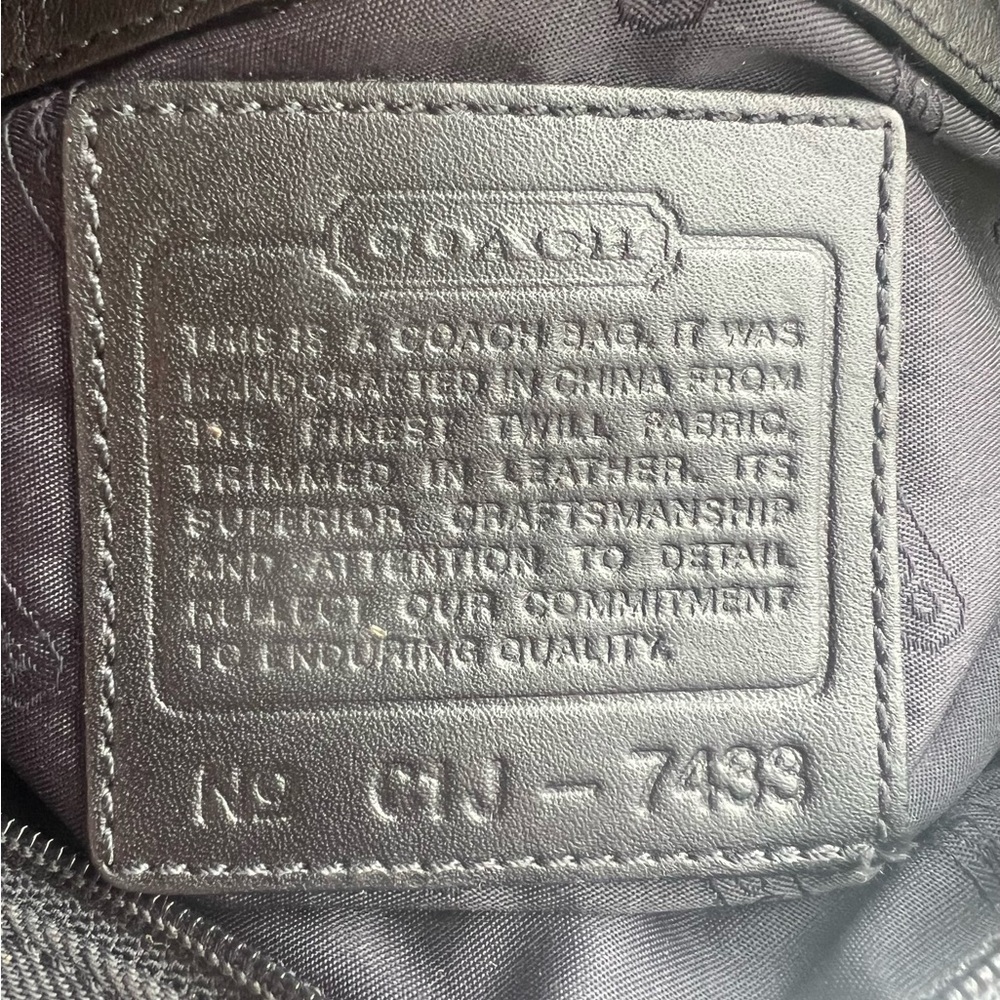 Coach  womans  canvas shoulder bag - Picture 9 of 9